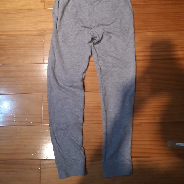 NIKE(ナイキ)の値下げ　ナイキ　薄手のスエットパンツ　140 キッズ/ベビー/マタニティのキッズ服女の子用(90cm~)(パンツ/スパッツ)の商品写真