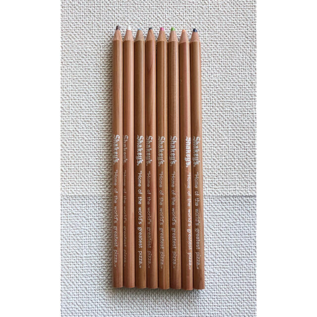 シェーキーズ　Shakey's オリジナル　色鉛筆セット　8色 エンタメ/ホビーのアート用品(色鉛筆)の商品写真