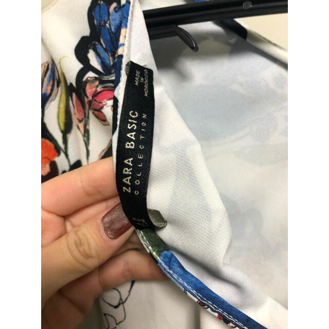 ZARA(ザラ)のフラワーブラウス レディースのトップス(シャツ/ブラウス(長袖/七分))の商品写真