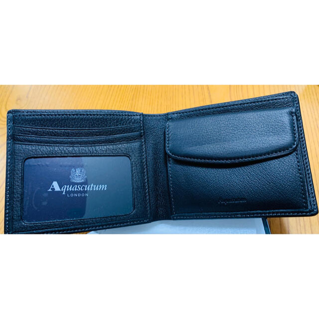 AQUA SCUTUM(アクアスキュータム)の二つ折財布　黒　未使用アクアスキュータム Aquascutum メンズのファッション小物(折り財布)の商品写真