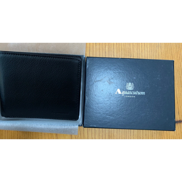 AQUA SCUTUM(アクアスキュータム)の二つ折財布　黒　未使用アクアスキュータム Aquascutum メンズのファッション小物(折り財布)の商品写真
