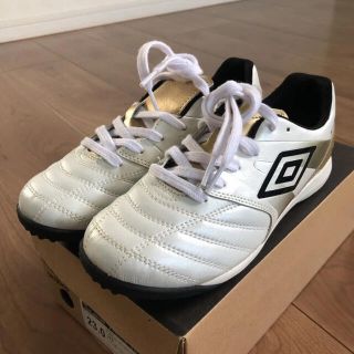 アンブロ(UMBRO)の【新品‼︎】アンブロ　サッカーシューズ　23.0(シューズ)