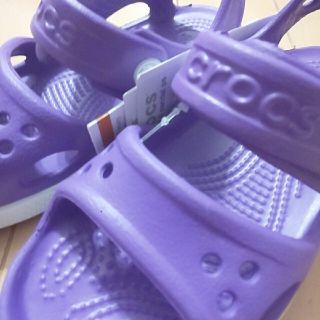 クロックス(crocs)のcrocs サンダル  17.5 紫(サンダル)