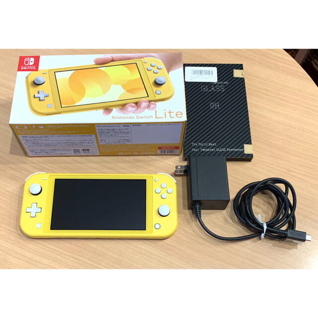 Nintendo Switch(ニンテンドースイッチ)のNintendo Switch Lite イエロー エンタメ/ホビーのゲームソフト/ゲーム機本体(携帯用ゲーム機本体)の商品写真