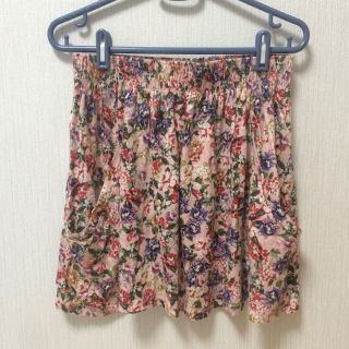 ザラ(ZARA)の花柄スカート(ミニスカート)