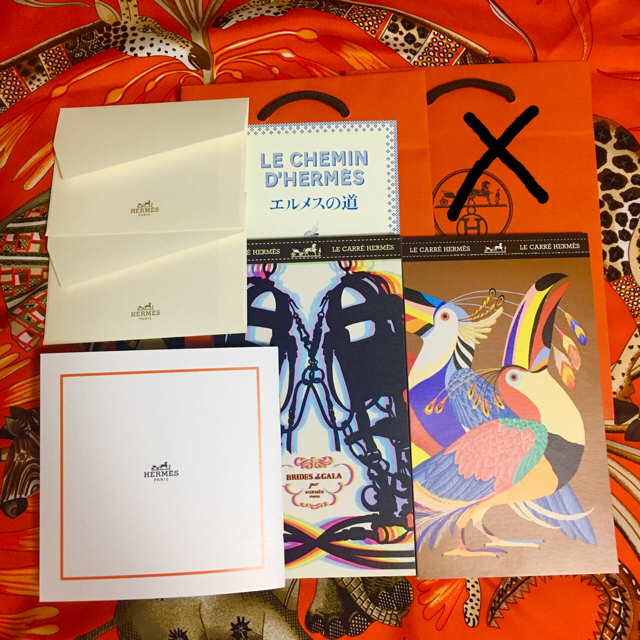 Hermes(エルメス)のエルメス✨スカーフカタログ、封筒、ショップバッグのセット レディースのファッション小物(バンダナ/スカーフ)の商品写真