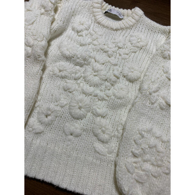 ZARA(ザラ)のZARA フラワー刺繍入りセーター レディースのトップス(ニット/セーター)の商品写真