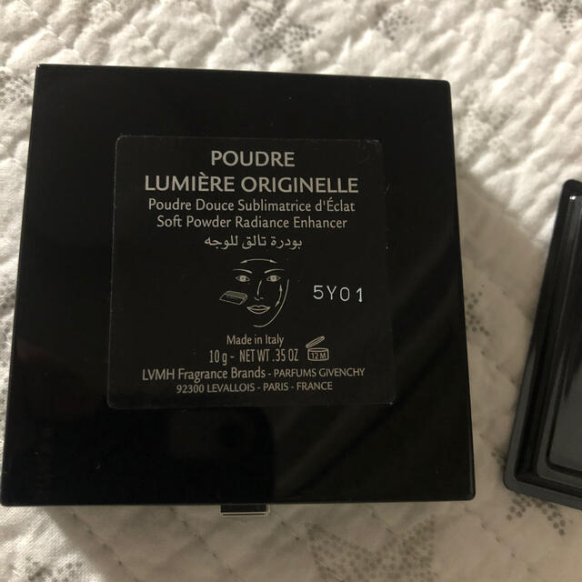 GIVENCHY(ジバンシィ)のGivenchy Poudre Lumiere Originelle コスメ/美容のベースメイク/化粧品(フェイスパウダー)の商品写真