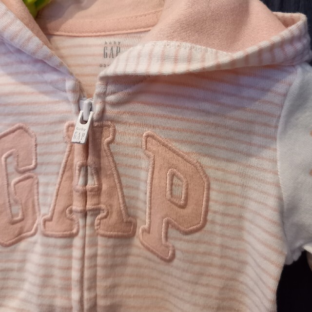 babyGAP(ベビーギャップ)のbaby gap パーカー 50 未使用品 キッズ/ベビー/マタニティのベビー服(~85cm)(トレーナー)の商品写真