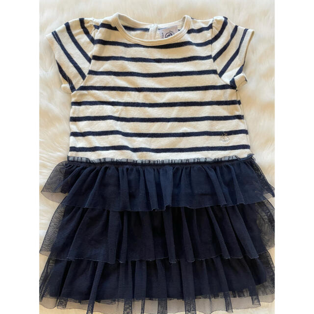 PETIT BATEAU(プチバトー)のプチバトー マリニエール×チュールワンピース 12m ネイビー ボーダー キッズ/ベビー/マタニティのベビー服(~85cm)(ワンピース)の商品写真