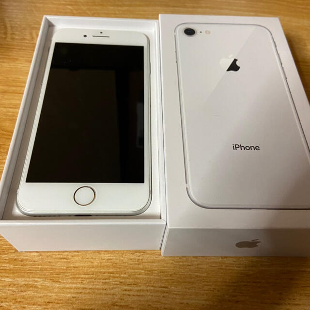 スマートフォン/携帯電話iPhone8  シルバー　64GB