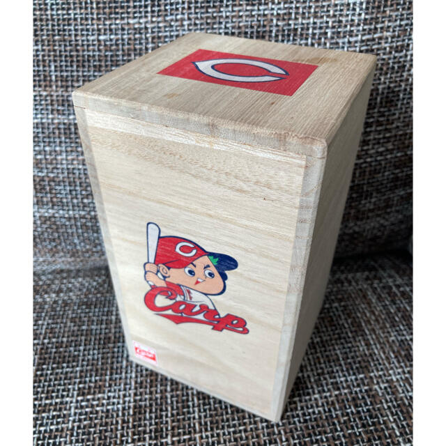 広島東洋カープ(ヒロシマトウヨウカープ)のCARP 木箱 スポーツ/アウトドアの野球(記念品/関連グッズ)の商品写真