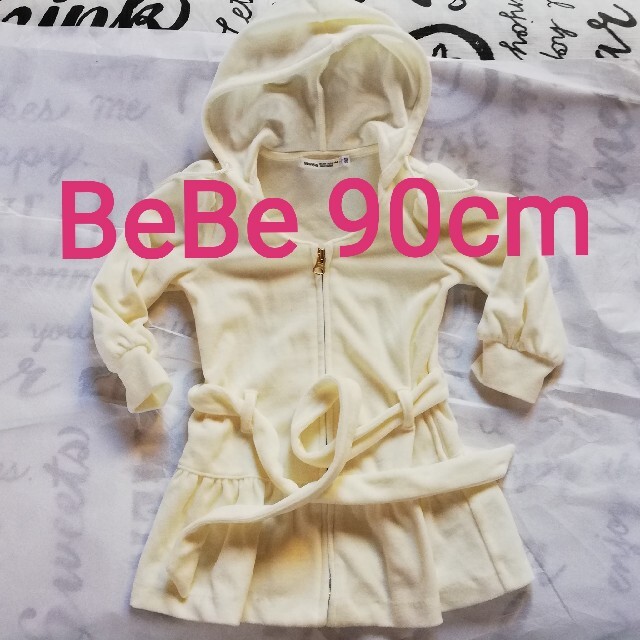 BeBe(ベベ)の【90cm】BeBe ベロア調 プリンセスアウター フード,ベルト付 ホワイト キッズ/ベビー/マタニティのキッズ服女の子用(90cm~)(ジャケット/上着)の商品写真