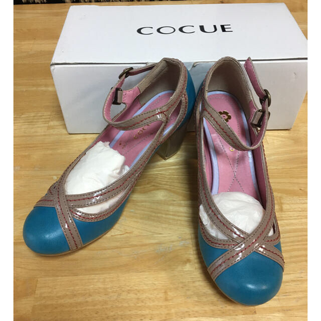 COCUE(コキュ)の新品　COCUE コキュ ストラップ ヒール パンプス　　サイズ30 レディースの靴/シューズ(ハイヒール/パンプス)の商品写真
