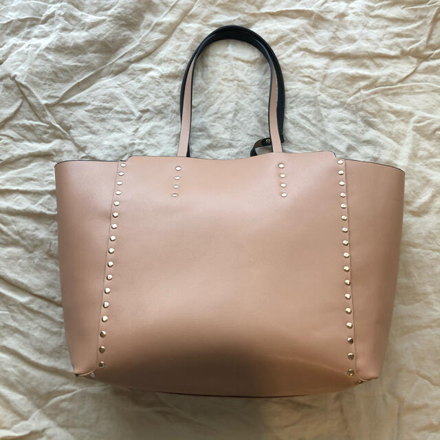 ZARA(ザラ)のZARA  ポーチ付スタッズラージトート　ショルダー可　リバーシブル⭐︎　 レディースのバッグ(トートバッグ)の商品写真