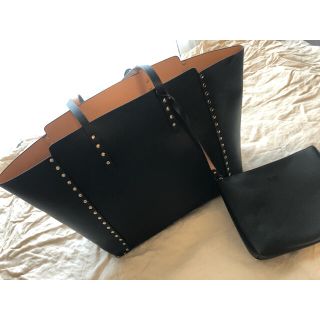 ザラ(ZARA)のZARA  ポーチ付スタッズラージトート　ショルダー可　リバーシブル⭐︎　(トートバッグ)