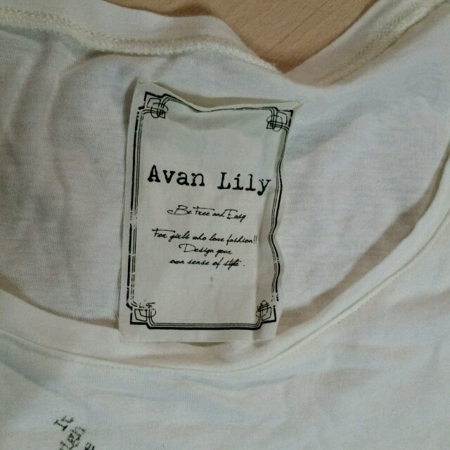 Avan Lily(アバンリリー)のAvan LIIy👕Tｼｬﾂ【送料込】 レディースのトップス(Tシャツ(半袖/袖なし))の商品写真