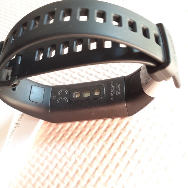 HUAWEI(ファーウェイ)のHUAWEI BAND 4 メンズの時計(腕時計(デジタル))の商品写真