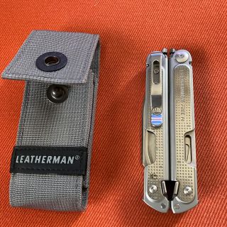 レザーマン(LEATHERMAN)の美品　レザーマン　FREE P4 マルチツール　十徳ナイフ(その他)