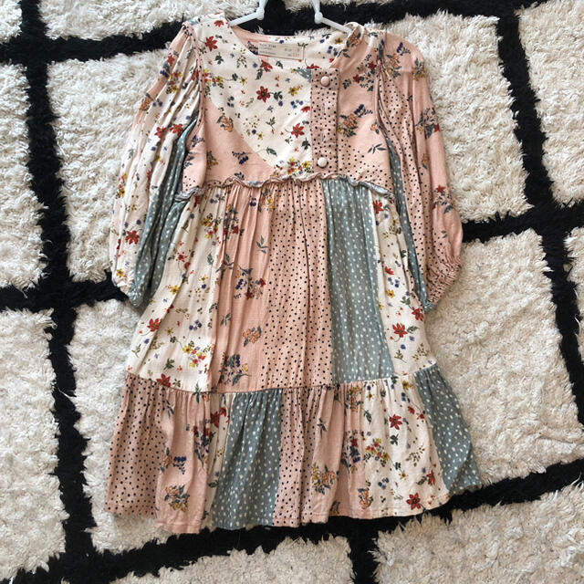 ZARA KIDS(ザラキッズ)のZARAワンピース　サイズ116 キッズ/ベビー/マタニティのキッズ服女の子用(90cm~)(ワンピース)の商品写真