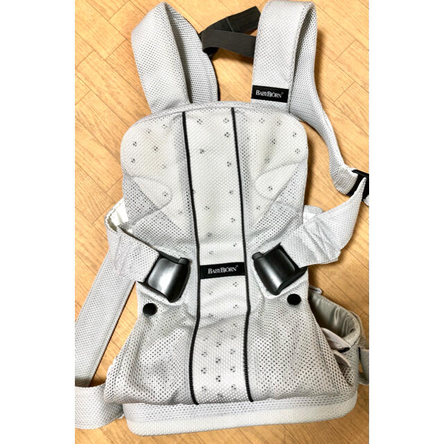 BABYBJORN(ベビービョルン)の値下げ！　ベビービョルン  抱っこひも キッズ/ベビー/マタニティの外出/移動用品(抱っこひも/おんぶひも)の商品写真