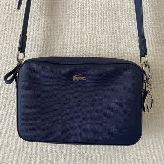 ラコステ(LACOSTE)のラコステ  ショルダーバッグ　ネイビー　チャーム付(ショルダーバッグ)