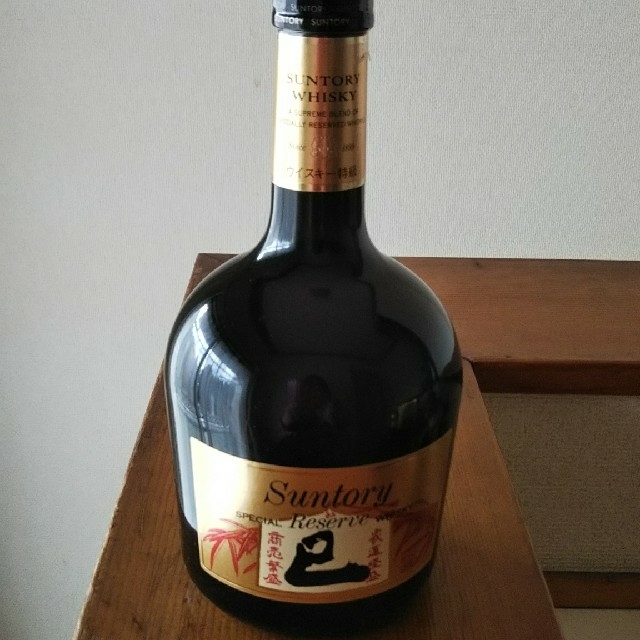 サントリー・リザーブ・特級 食品/飲料/酒の酒(ウイスキー)の商品写真