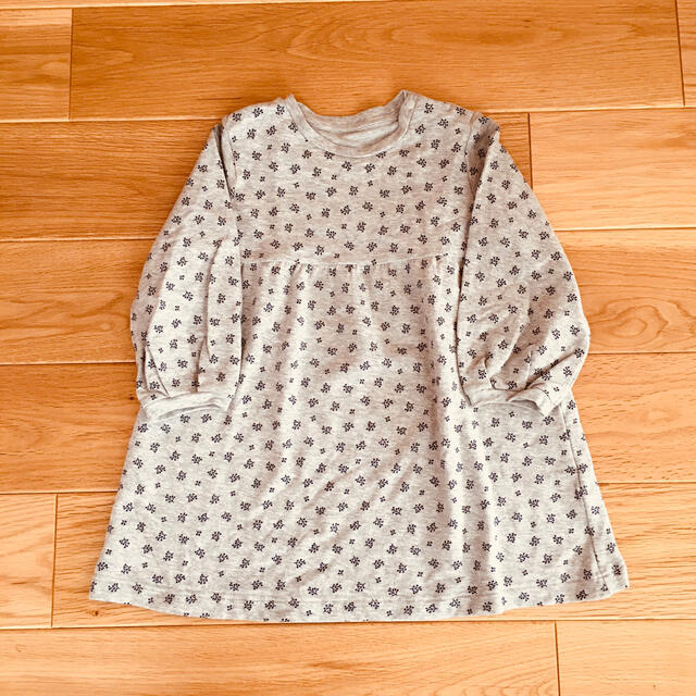 UNIQLO(ユニクロ)の新品 ユニクロ ワンピース　100 グレー キッズ/ベビー/マタニティのキッズ服女の子用(90cm~)(ワンピース)の商品写真