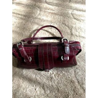 ゲス(GUESS)のGUESS クロコダイル型押しハンドバッグ(ハンドバッグ)