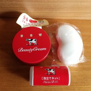 ギュウニュウセッケン(牛乳石鹸)の牛乳石鹸 スキンケアクリーム ネット セット(ボディクリーム)