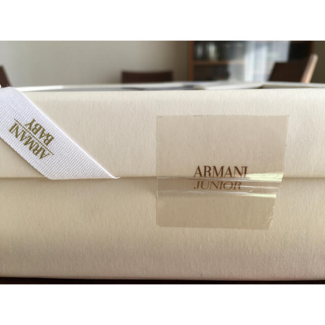 Armani(アルマーニ)の値下げ中　新品未開封　アルマーニベビー　ブランケット キッズ/ベビー/マタニティのこども用ファッション小物(おくるみ/ブランケット)の商品写真