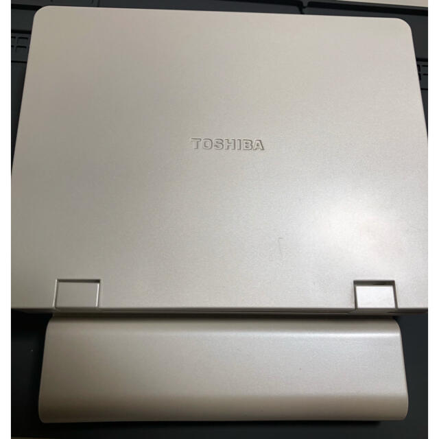 東芝(トウシバ)のポータブルDVDプレーヤー　SD-P71WF スマホ/家電/カメラのオーディオ機器(ポータブルプレーヤー)の商品写真