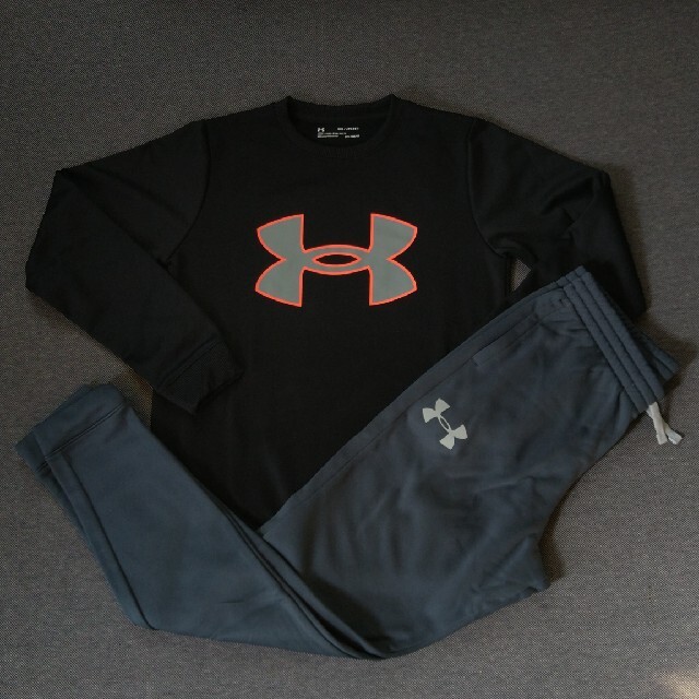 UNDER ARMOUR(アンダーアーマー)の新品値下げ！アンダーアーマー裏起毛スウェットとパンツ160 キッズ/ベビー/マタニティのキッズ服男の子用(90cm~)(パンツ/スパッツ)の商品写真