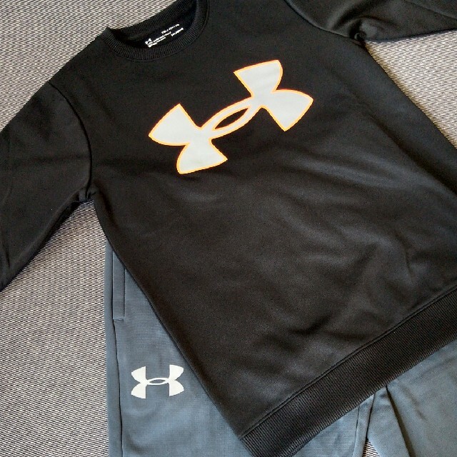 UNDER ARMOUR(アンダーアーマー)の新品値下げ！アンダーアーマー裏起毛スウェットとパンツ160 キッズ/ベビー/マタニティのキッズ服男の子用(90cm~)(パンツ/スパッツ)の商品写真