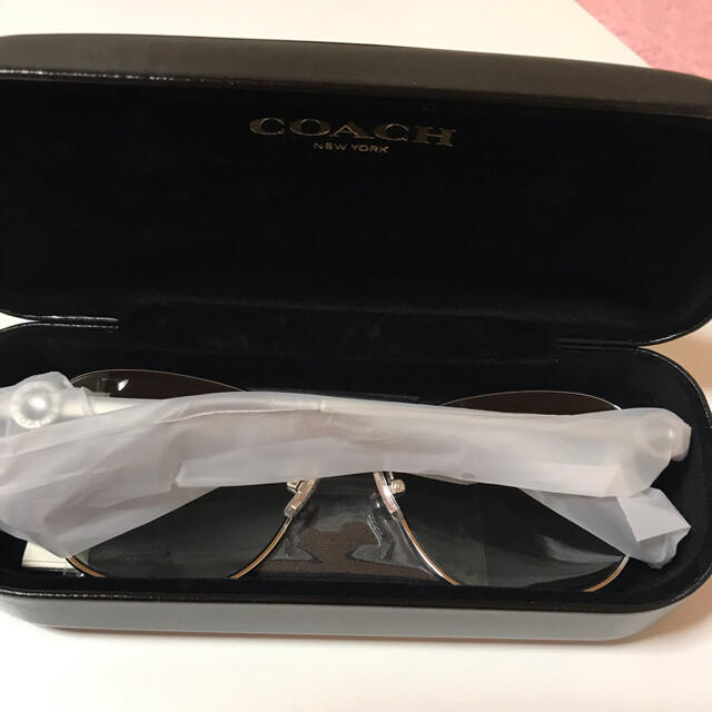 COACH(コーチ)のコーチ　Coach サングラス　新品未使用 レディースのファッション小物(サングラス/メガネ)の商品写真