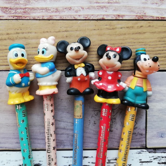 Disney(ディズニー)のディズニーランド　レトロ　えんぴつ　５本 エンタメ/ホビーのアート用品(鉛筆)の商品写真