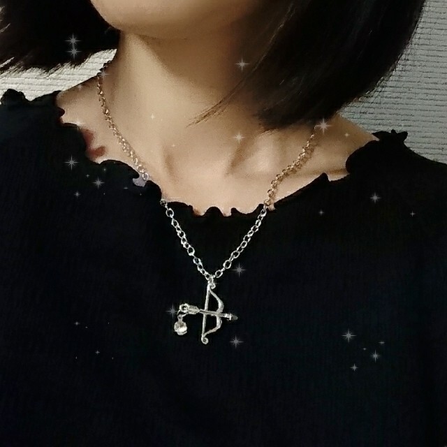 Bow and arrow&crystal🖤necklace ハンドメイドのアクセサリー(ネックレス)の商品写真