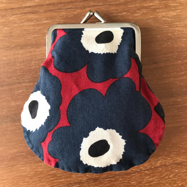 marimekko(マリメッコ)のマリメッコ　ウニッコ　がま口ポーチ レディースのファッション小物(ポーチ)の商品写真