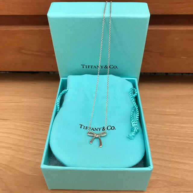 Tiffany & Co.(ティファニー)のティファニー ボウ リボン ペンダント ネックレス シルバー レディースのアクセサリー(ネックレス)の商品写真
