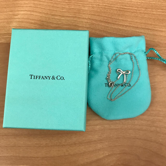 Tiffany & Co.(ティファニー)のティファニー ボウ リボン ペンダント ネックレス シルバー レディースのアクセサリー(ネックレス)の商品写真