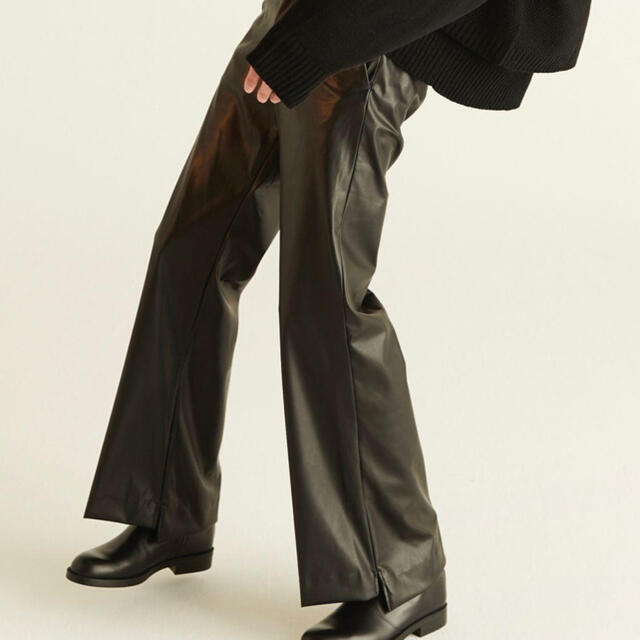 SUNSEA(サンシー)のryo takashima レザーパンツ　フレア メンズのパンツ(スラックス)の商品写真