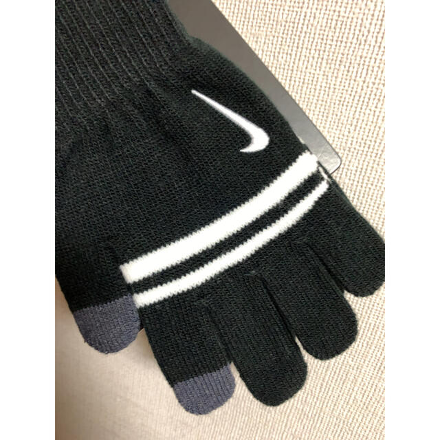 NIKE(ナイキ)のナイキ☆手袋☆新品☆グリップ☆グローブ☆スマートフォン対応☆刺繍☆NIKE☆ キッズ/ベビー/マタニティのこども用ファッション小物(手袋)の商品写真