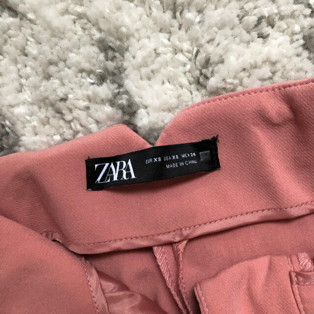 ZARA(ザラ)のZARA  パンツ　ピンク レディースのパンツ(カジュアルパンツ)の商品写真