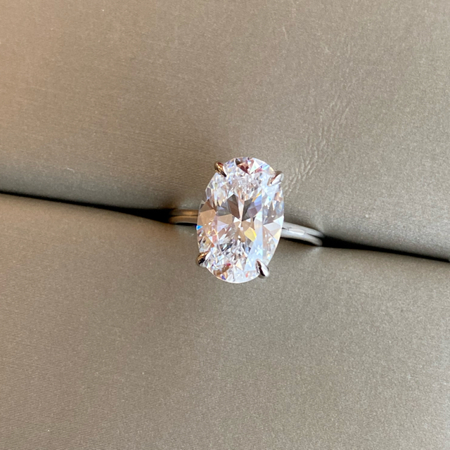特注最高級人工ダイヤモンド　オーバルダイヤモンド　リング レディースのアクセサリー(リング(指輪))の商品写真