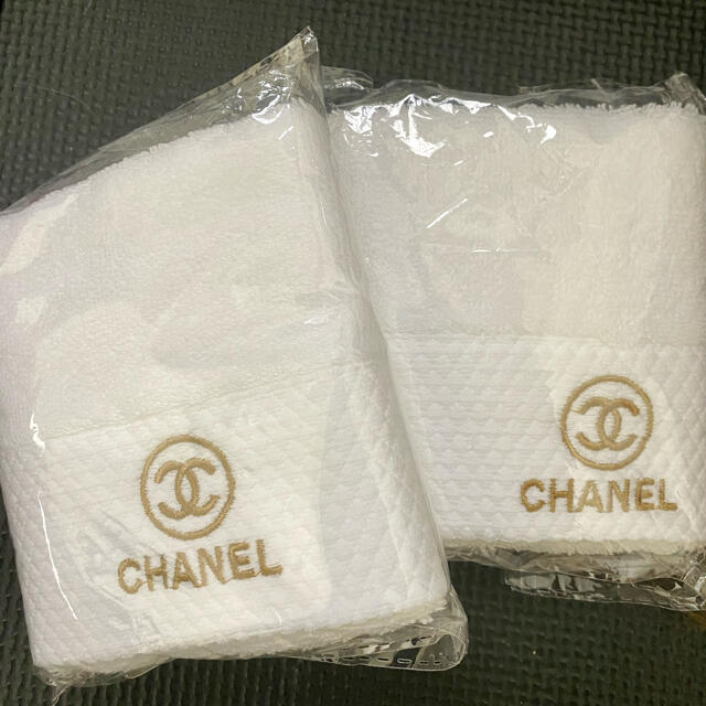 CHANEL(シャネル)のシャネル　ノベルティ　フェイスタオル2枚セット インテリア/住まい/日用品の日用品/生活雑貨/旅行(タオル/バス用品)の商品写真