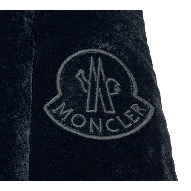 MONCLER(モンクレール)の【良品】MONCLER☆ マフラー　ロゴ　ダウン　フェザー　2018　ブラック レディースのファッション小物(マフラー/ショール)の商品写真