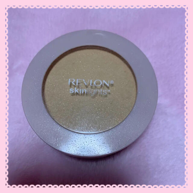 REVLON(レブロン)のレブロン スキンライトプレストパウダー101 コスメ/美容のベースメイク/化粧品(フェイスパウダー)の商品写真