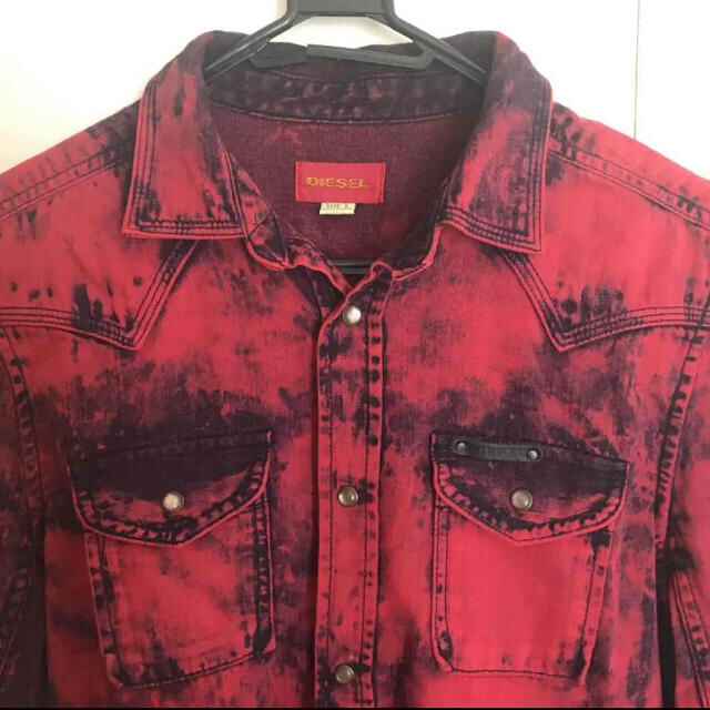 DIESEL(ディーゼル)のディーゼル　レッド　赤　タイダイ　デニムシャツ メンズのトップス(シャツ)の商品写真