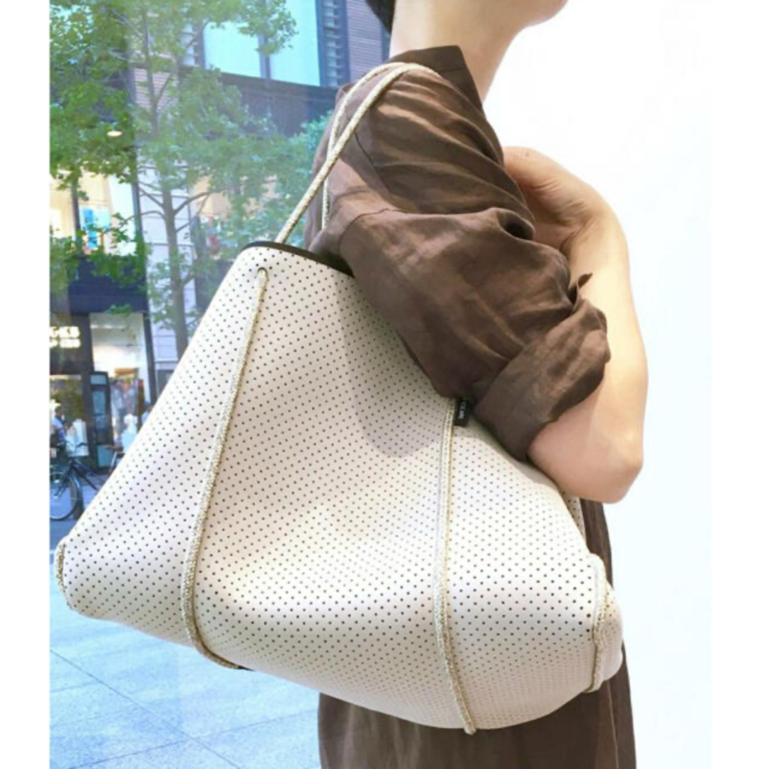 L'Appartement DEUXIEME CLASSE(アパルトモンドゥーズィエムクラス)の STATE OF ESCAPE TOTE BAG(L) レディースのバッグ(トートバッグ)の商品写真