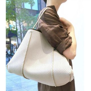 アパルトモンドゥーズィエムクラス(L'Appartement DEUXIEME CLASSE)の STATE OF ESCAPE TOTE BAG(L)(トートバッグ)